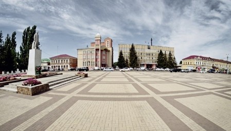 Rathausplatz mit Rathaus, Finanzamt und Lenin